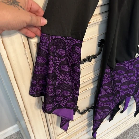 Goth-Style Lacy Skull Tunic - Picture 4 of 6